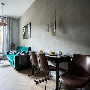 https://ga-cozy-studio-pragazbkowska.warsawhotelspoland.com